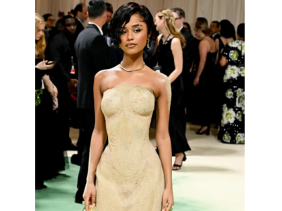 Тайла е изцяло покрита с истински пясък на червения килим на Met Gala 2024