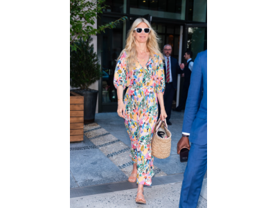 Флорални рокли: как да продължите да ги носите като Клаудия Шифър тази есен?