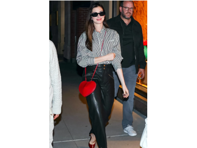 Ан Хатауей в бургундски обувки Gucci, новата класическа визия за есента на 2024 г.