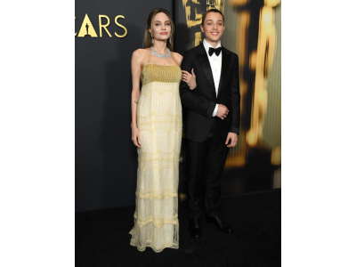 Анджелина Джоли потвърждава ключовата тенденция за празничния сезон