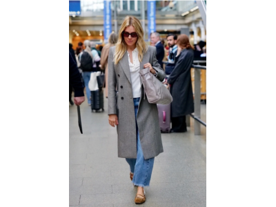 Сиена Милър с раздърпани дънки и балетни обувки: небрежният бохо вид за пролетта 2025