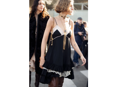 Рокля Nuisette, романтичната тенденция в бохо стил, която да носите през пролетта 2025 г.