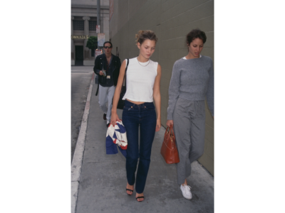 3 комбинации за носене на цигарени дънки - най-горещата тенденция за пролетта на 2025 г.