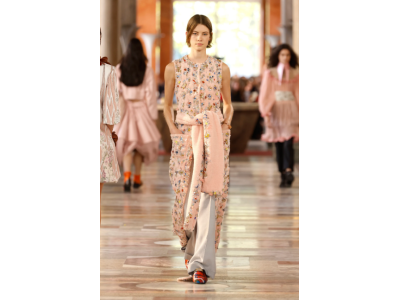 Модното шоу на Louis Vuitton пролет-лято 2026 – интимността като стил на живот