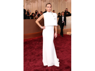 Роклята на Емили Блънт на „Златните глобуси“ 2026 загатва визиите ѝ за „Дяволът носи Прада 2“.