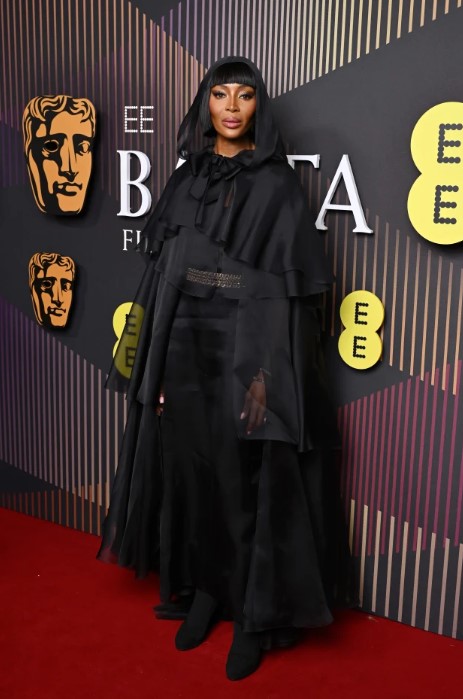 NAOMI CAMPBELL WEARING CHANEL HAUTE COUTURE