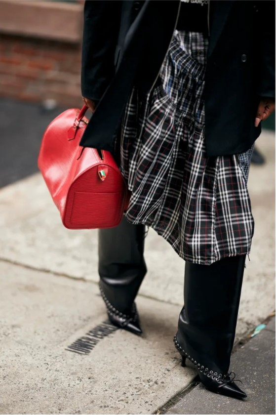 Аксесоари и стилове в уличен стил на Fashion Week NY 3