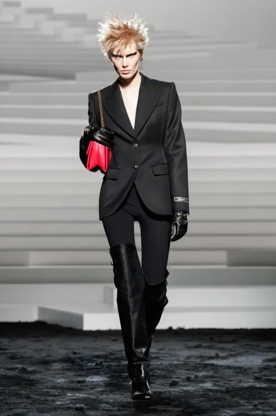Versace Fall-Winter 2024 - оутфит с пънк привкус