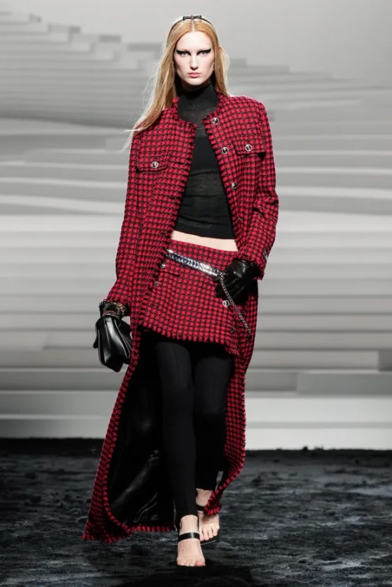 Versace Fall-Winter 2024 - оутфит с пънк привкус