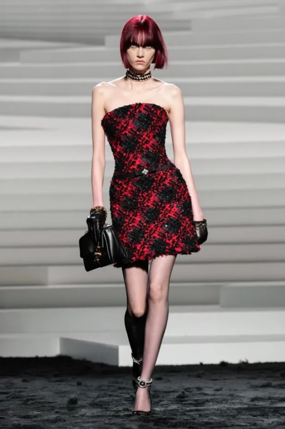 Versace Fall-Winter 2024 - оутфит с пънк привкус